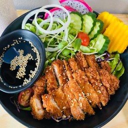 สลัดหมูทอด