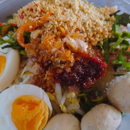 เส้นเล็กแห้งต้มยำไข่