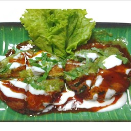 Aloo Tikka stuffed with cheese & spinach มันฝรั่งซอสไส้ชีสและผักขม