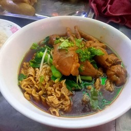 โกยักษ์ ก๋วยเตี๋ยวไก่มะระ ข้าวมันไก่เย็นตาโฟ