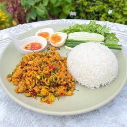 ข้าวคั่วกลิ้งไข่ต้ม