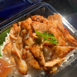 ข้าวหมูย่างน้ำจิ้มแจ่ว