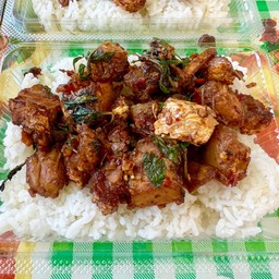 กะเพราหมูกรอบเดือดคลั่งถล่มโลก