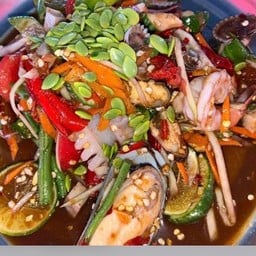 ข้าวปุ้นบีบสด น้ำปลาร้า ข้างบขส ร้านTonight888