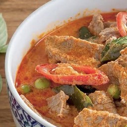 เเกงเผ็ดเนื้อ