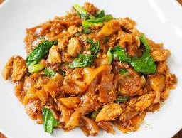 ผัดซีอิ๊วไก่