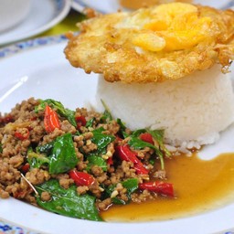 ข้าวราดผัดกะเพรา
