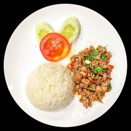 ข้าวราด กระเพรา หมูสับ