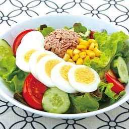 สลัดไข่ต้มข้าวโพดทูน่า
