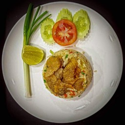 ข้าวผัดปลาสลิดกรอบ