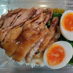 ข้าวขาหมูเนื้อหนังไข่