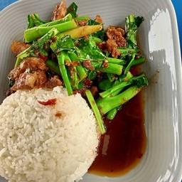 เจ๊ไก่ยำแซ่บ ข้างเขื่อนยาง