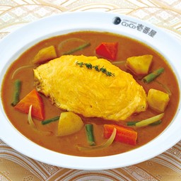 ข้าวแกงกะหรี่หน้าไข่ ผักรวม