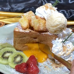 ลาวาโทสต์ไข่เค็ม