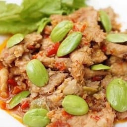 หมูผัดกะปิสะตอ