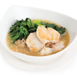 เส้นหมี่ข้าวกล้องราดหน้าปลากะพง (O, A) (Brown rice noodle Thai style gravy with sea bass)