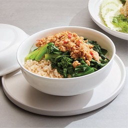 ข้าวอบไก่ปลาเค็มคะน้าฮ่องกง (O, A, B, AB) (Baked organic brown rice with chicken, salted-fish and Chinese broccoli)