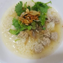 อาหารตามสั่ง ก๋วยเตี๋ยวหมูเตาฟืนเจ๊จิ๋ม