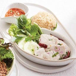 ลาบปลากะพง เสิร์พพร้อมข้าวเหนียวข้าวกล้อง