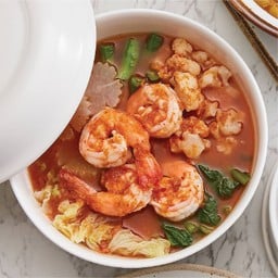 แกงส้มกุ้งผักรวม (O) (Hot and sour curry soup with shrimps and fresh vegetable)
