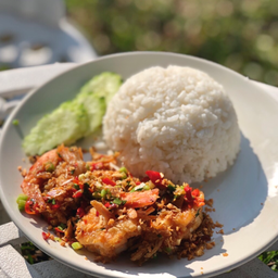 ผัดพริกเกลือราดข้าว