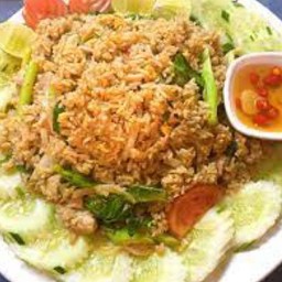 ข้าวผัดหมูจานใหญ่