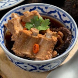 ซีโครงหมูตุ๋นเห็ดหอม