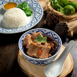 ข้าวซี่โครงหมูตุ๋นเห็ดหอม