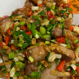 ข้าว หมูสามชั้นคั่วพริกเกลือ