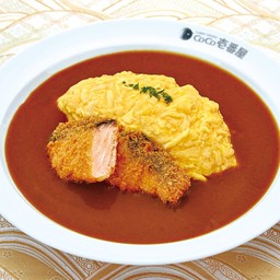 ข้าวแกงกะหรี่หน้าไข่ ปลาแซลมอน