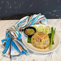 ข้าวผัดแหนม อกไก่ (แหนมดอนเมือง)