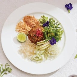 ข้าวทรงเครื่องอันดามัน (Rice with Southern curry and Thai herbs salad)