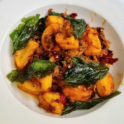 ผัดกะเพราเต้าหู้หมูสับ ข้าวสวย