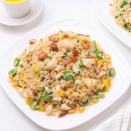 ข้าวผัดเศรษฐี (กังป๋วย, กุ้ง, หมูแดง, เนื้อเป็ดย่าง) (M)