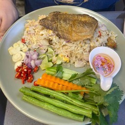 ข้าวผัดปลาสลิด