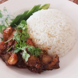 ข้าวหน้าหมูย่าง-ไก่ย่างย่างซอสจิ้มเเจ่ว