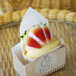 C6แซนวิสซูเฟล่ครีมสตรอเบอร์รี่