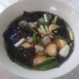 Clear Soup With Tofu, Minced Pork And Seaweed