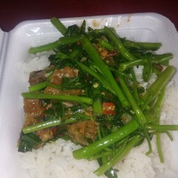 ผักบุ้งหมูกรอบราดข้าว