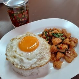 ข้าวกะเพรากากหมู(ไม่รวมไข่ดาว)