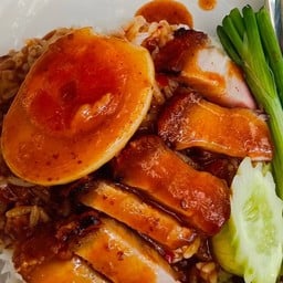 ข้าวหมูกรอบ