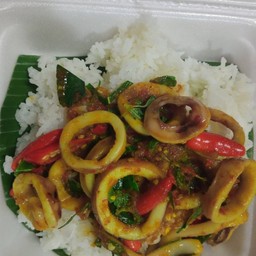 ข้าวหมึกผัดพริกแกงใต้สตอ
