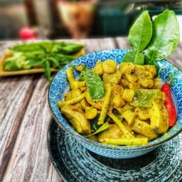 คั่วไก่หน่อหวาน(กระวาน)