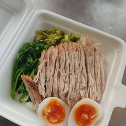 ข้าวขาหมูเนื้อล้วนไข่