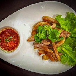ยำคอหมูย่าง