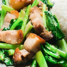 คะน้าหมูกรอบ