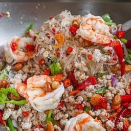 ยำวุ้นเส้นโบราณ หมูสับ กุ้งลวก