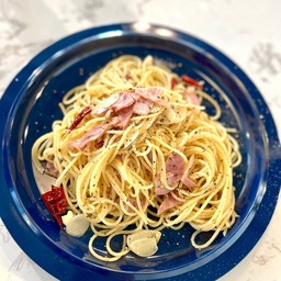 สปาเกตตี้ พริกแห้ง เบคอน