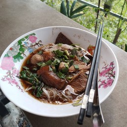 เกาเหลาเนื้อห้อยขา(วิวเขา)