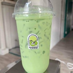 น้ำปั่นผลไม้/ลูกชิ้นปิ้ง น้องสามสี